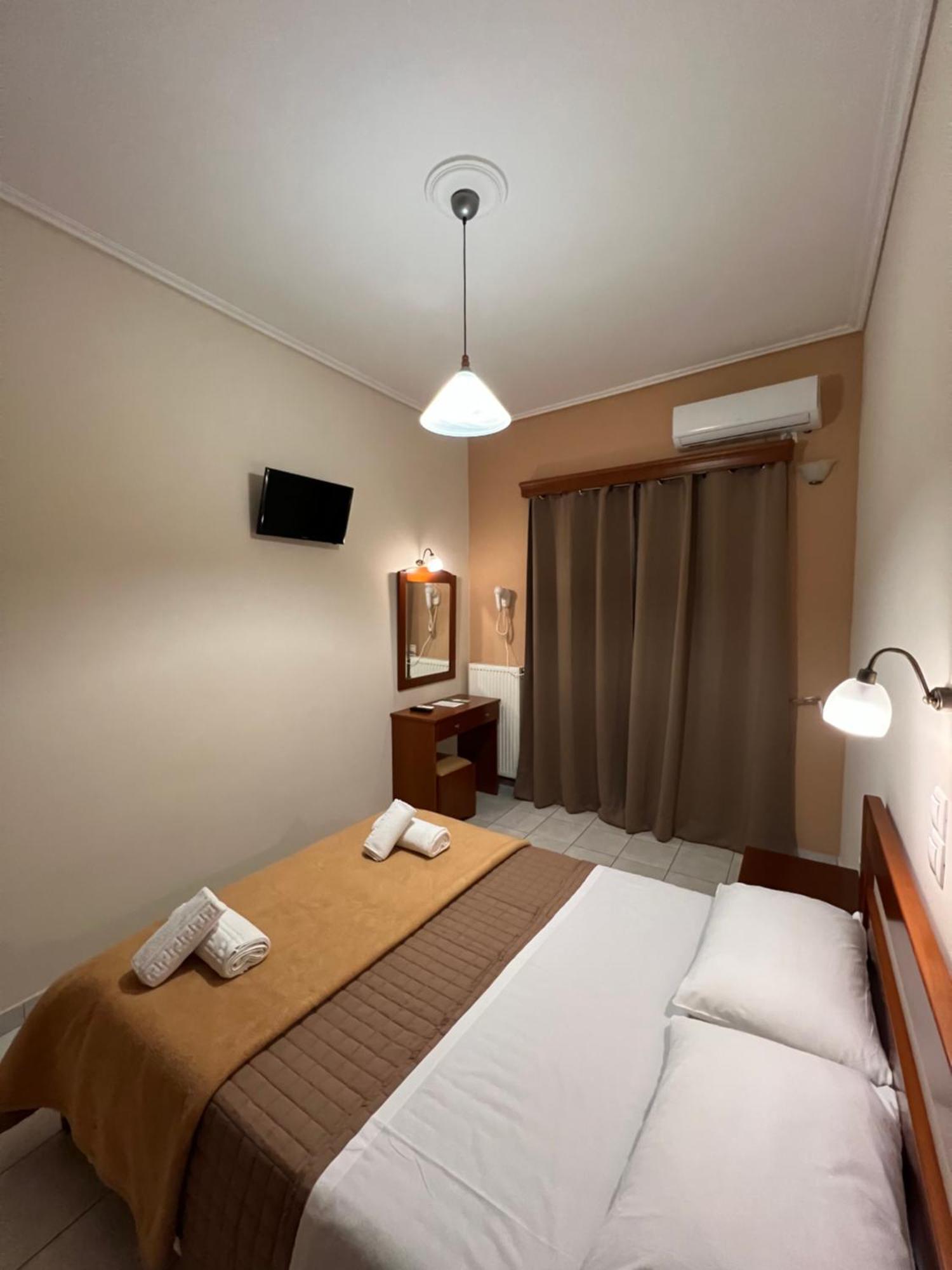 Hotel Nevada Kalamata Bagian luar foto